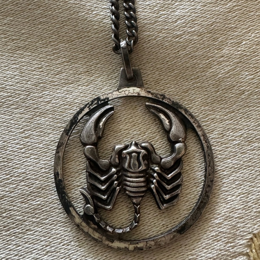 VINTAGE KREMENTZ GERMANY STERLING ZODIAC SCORPIO / SCORPION PENDANT ON CHAIN.